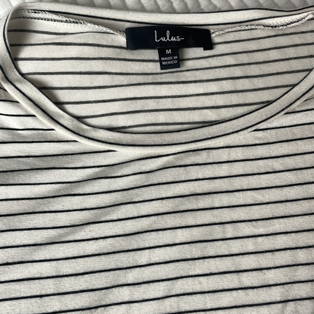 Lulu’s Cropped T - Picture 2 of 3